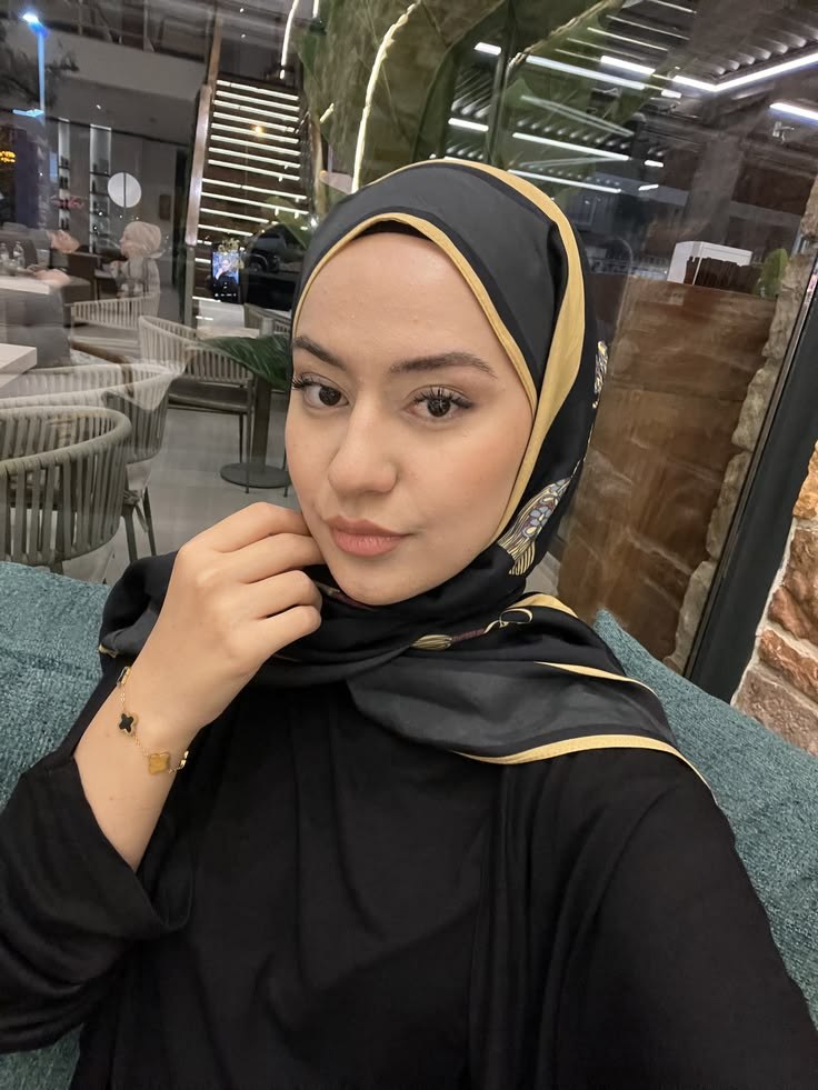 Bireusel Türbanlı İzmir Konak